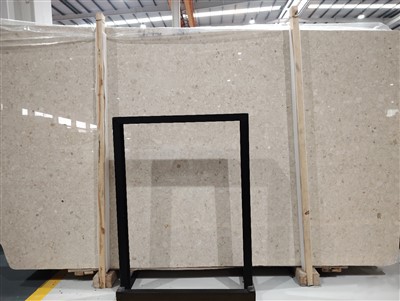 Lastre e piastrelle in marmo beige Montage
