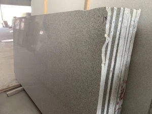 Lastre di granito grigio chiaro di nuova cava