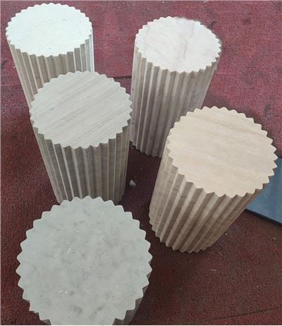 Gruppo zoccolo per tamburo in travertino beige rotondo scanalato Cava